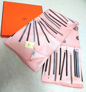Sciarpa Hermes Carre90 A Vos pastelli da asporto colorata matita rosa etichette scatola mai usata. - Foto 1 di 8
