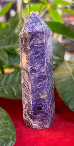 Obelisco torre punta piedras preciosas pulidas charoita púrpura 135,3 gr - Yakutia, Rusia - Imagen 1 de 8