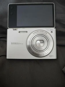 Samsung MV900f 16.1MP 5x Optical Zoom Flip-out Touch Screen Camera White Tested - Picture 1 of 4