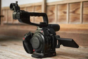 Canon EOS C100 Mark II Cinema Camcorder Camera Dual Pixel Body with Handle - Picture 1 of 4