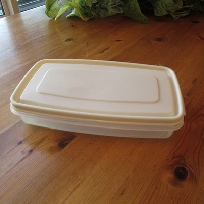 Контейнер для хранения сервинов Rubbermaid No 5 прямоугольный с миндальной крышкой сделано в США - Изображение 1 из 4