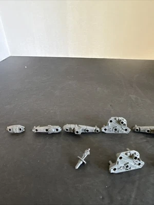 Juego de Combate Táctico Acorazado Piezas de Repuesto 10 Envíos 2 Hombres Clavijas Rojo/Blanco Foto 1 de 4