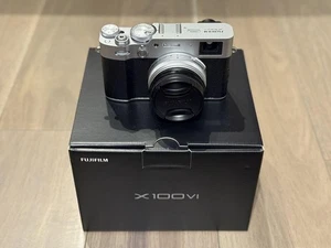 Fujifilm X100VI 40,2 MP Digitalkamera Silber Made in Japan - Bild 1 von 10