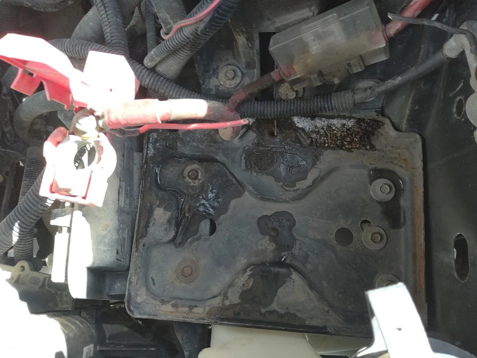 09 GMC SIERRA 2500 Battery Tray - Image 1 of 1
