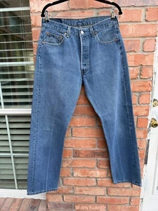 Vintage Levis 501 Button Fly Blue Denim Made in USA 90s Jeans Actual 32x31 - Picture 1 of 7