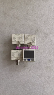 1Pcs Used PISCO pressure gauge VUS-32R-NV-01 - Image 1 of 2