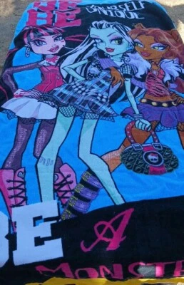 Toalla de playa Monster High Mattel Be Yourself Be Unique verano 2013 Foto 1 de 4