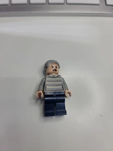 LEGO Marvel Spider-Man Aunt May Minifigure (76178) sh721 - Picture 1 of 2