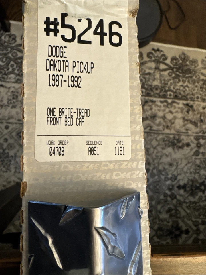 Protector de tapa de plataforma delantera Deezee 5246 para Dodge Dakota 1987-92 de colección Foto 1 de 4