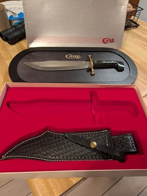 Нож Case Bouie 1990 г. с ножнами и дисплеем из черного ореха - Изображение 1 из 4