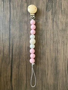 Hand made New baby silicone bead pacifier/teething clip - Picture 1 of 3