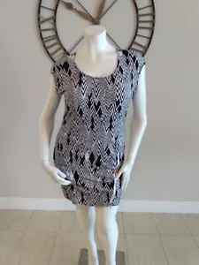 Vestido de punto suave estampado blanco y negro Nyc con detalles de cremallera para mujer talla grande 1X - Imagen 1 de 7