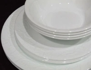 Juego de vajilla Corelle BELLA FAENZA de 12 piezas en relieve hojas de pergaminos de jardín inglés - Imagen 1 de 4