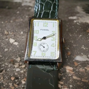 🔥 Men's Fossil Watch VT-2533 Curved Crystal Selling As Found Untested Lot AK 88 - Picture 1 of 7