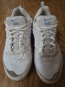 NIKE WOMEN'S 6M WHITE BLUE ACCENTS 318172-111 - Picture 1 of 6