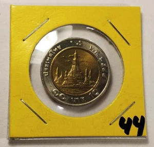 Thailand 2001 King Rama IX 9, Wat Arun 10 Baht Bi Metal Unc Coin Thai Year 2544 - Picture 1 of 3