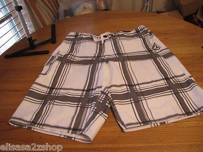 Hombre Board Shorts 30 Volcom Boardies Surf Skate Natación Blanco Gris NUEVO CON ETIQUETAS Foto 1 de 2