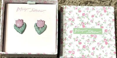 Pendientes BETSEY JOHNSON Primavera Flor Tulipán Nuevos en CAJA Foto 1 de 4