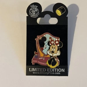 Disney’s Minnie by Mirror 2007 Limited Edition Trading Pin NEW - Picture 1 of 2
