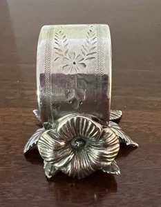 Viktorianischer figürlicher Serviettenring Silberplatte, Blume Meridan 612 - Bild 1 von 4