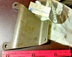 3016027 BRACKET CUMMINS NOS - Picture 1 of 2