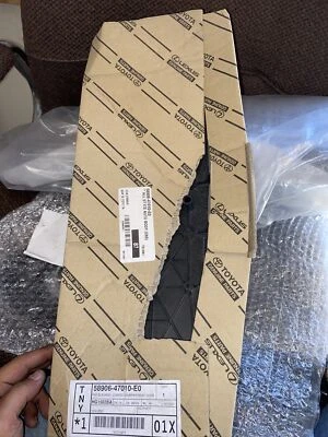 NUEVO EN CAJA TOYOTA PRIUS CONSOLA CENTRAL PUERTA SUPERIOR 58906-47010-E0 GRIS SE ADAPTA A 2010-2012 Foto 1 de 2