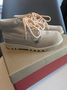 Kickers Ankle Boots Light Gray Suede Size 37 Excellent Condition - Picture 1 of 8