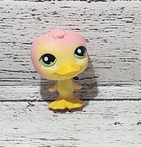 Littlest Pet Shop LPS #1002 LIGHT PINK Duck BIRD Green Eye 2008 - Picture 1 of 3