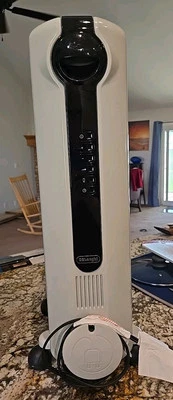 Calentador radiante de habitación completa DeLonghi TRLSR0715EL con controles digitales Foto 1 de 4