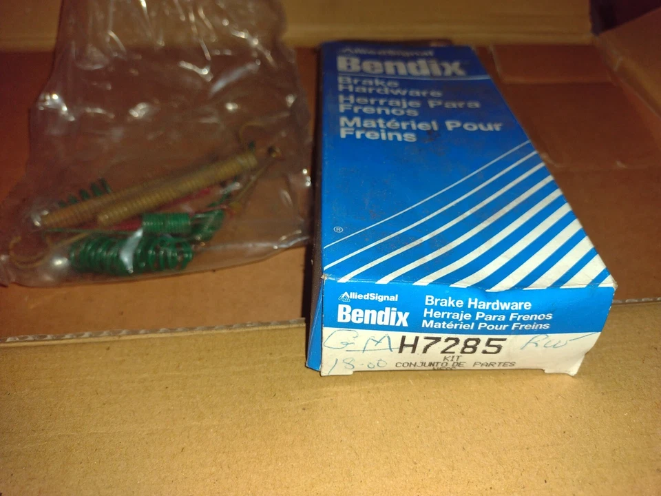 Kit de herrajes de freno de tambor Bendix H7285 para 2 ruedas años 80 Buick Pontiac Cadillac GM Foto 1 de 4