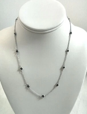 Collar de estación de ónix negro creado en laboratorio de corte redondo de 6 quilates de oro blanco de 14 quilates Foto 1 de 4