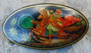 VINTAGE RUSSIAN HAND PAINTED LACQUER WOOD PALEKH FAIRY TALE TROIKA BROOCH~SIGNED - Picture 1 of 8