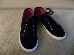 Wonder Nation Girls Classic Shoe Size 4 - Picture 1 of 2
