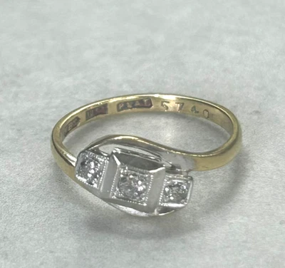 Anel de ouro amarelo 18 quilates platina diamante três pedras Hallmarked tamanho K 1/2 - Imagem 1 de 4