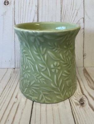 索诺玛绿色陶瓷柱状烛台浮雕花卉叶子4.75高新品 — 第 1/3 张图片