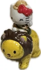 "De colección Y2K 2002 pequeño hello kitty en león safari cremallera tirar encanto sanrio 0,75"" defecto" - Imagen 1 de 7