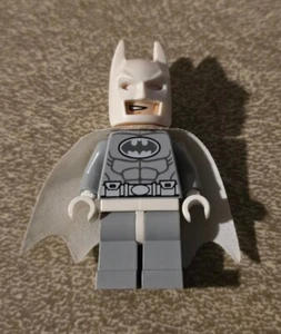 Lego DC Super Heroes Minifigur Arktis Batman mit weißer Kapuze & Cape... Kostenloser Versand - Bild 1 von 2
