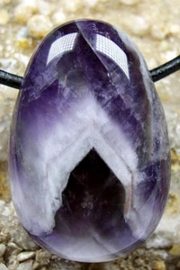 AMETHYST Chevron Amethyst Anhänger gebohrt + Lederband Halskette EDEL !!! - Bild 1 von 1
