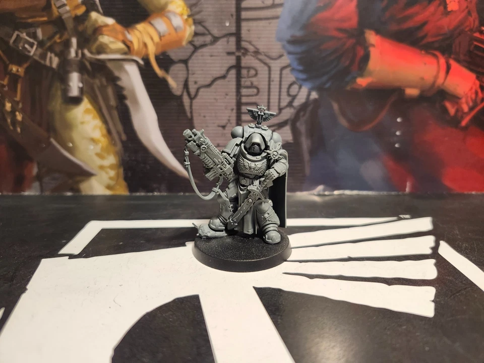 Warhammer 40K Space Marines Captain in Gravis Armor - Dark Angels - Image 1 of 1