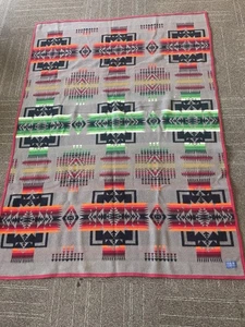 Manta de lana vintage Pendleton Beaver State Chief Joseph 76”x56” rojo verde - Imagen 1 de 12