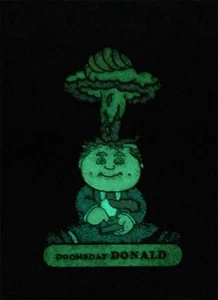 GID SDCC 2016 EDICIÓN LIMITADA DOOMSDAY DONALD PIN ESMALTE DURO QUE BRILLA EN LA OSCURIDAD - Imagen 1 de 1