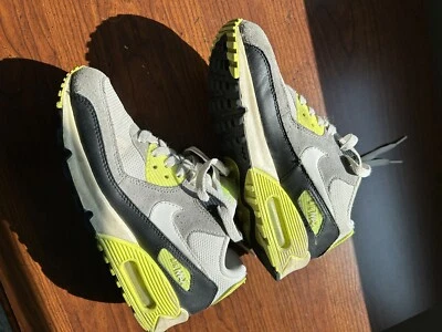 Nike Air Max 90 Size 4Y Volt Yellow - Imagem 1 de 4