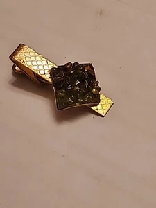 🔥⚡️ VINTAGE USA EMERALD GREEN STONES Tie Bar Clip USA Men MINT GOLD TONE ⚡️ - Picture 1 of 11