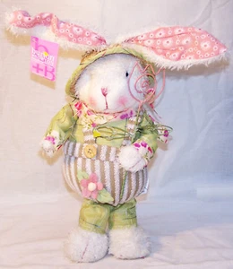 Osterhase mit Tulpe im grünen Outfit von burton&Burton - Bild 1 von 2