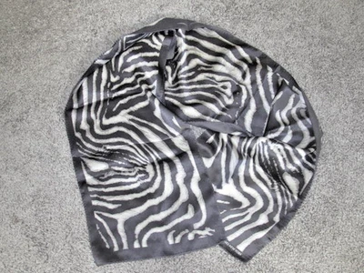 Bufanda de seda rectangular vintage Jones New York 10”x 58” negro gris blanco Foto 1 de 4