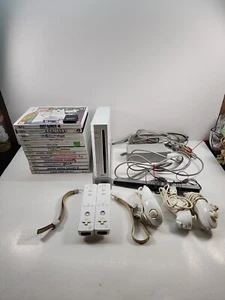 Nintendo Wii Konsole Konvolut 12 Spiele 2 Controller alle Kabel Sensorleiste Mem Card - Bild 1 von 14