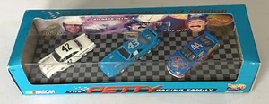 The Petty Racing Family Three Generations of Racing Hot Wheels Set NASCAR 1:64 - Picture 1 of 7