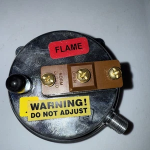 FULTON LUFTSCHALTER 2-30-001334 AP4594-2571 - Bild 1 von 4