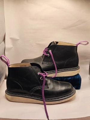 Bota Stussy Deluxe Dr. Martens Tyler Desert, Gamuza Negra Púrpura Talla 6. Con caja Foto 1 de 4