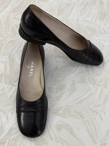 Chanel leather pumps with a cap toe Dark brown size 8B - Picture 1 of 10